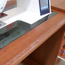 Mueble máquina de coser y planchado blanca